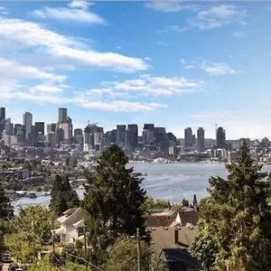 Rooftop Patio With Waterview, Private Garden & Grill 3br 3ba- Modern Cityscape Holiday home